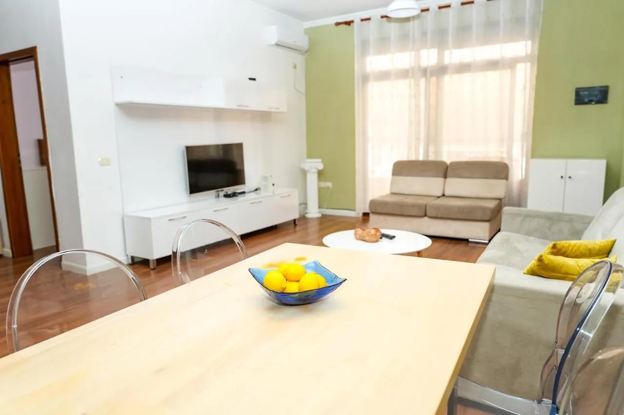 Cozy Apartment In The Heart Of Tirana ! 0*,